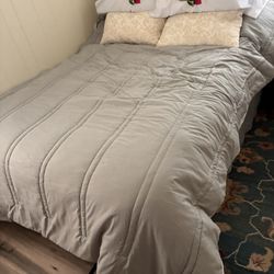 Full Size Bed 