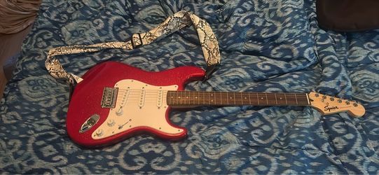 Squier Stratocaster Electric Guitar – Red Sparkle