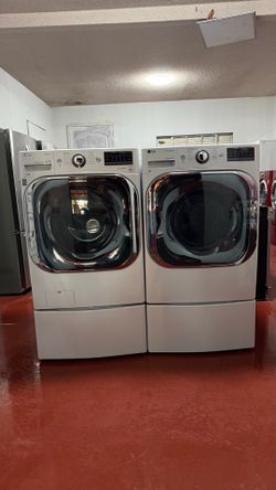 LG front-load mega-capacity washing machines and gas dryers. Washer capacity: 5.2 cu ft; dryer capacity: 9.0 cu ft. In perfect working condition. Deli