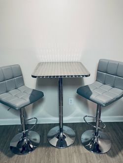 Bistro Table w 3 chairs