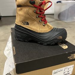North face Boots.  Size Youth 3.