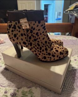 TORY BURCH ANIMAL PRINT BOOTS SZ 7.5 NWOB