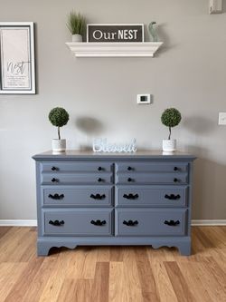 ✨🤎🩶Beautiful Solid Dresser🩶🤎✨