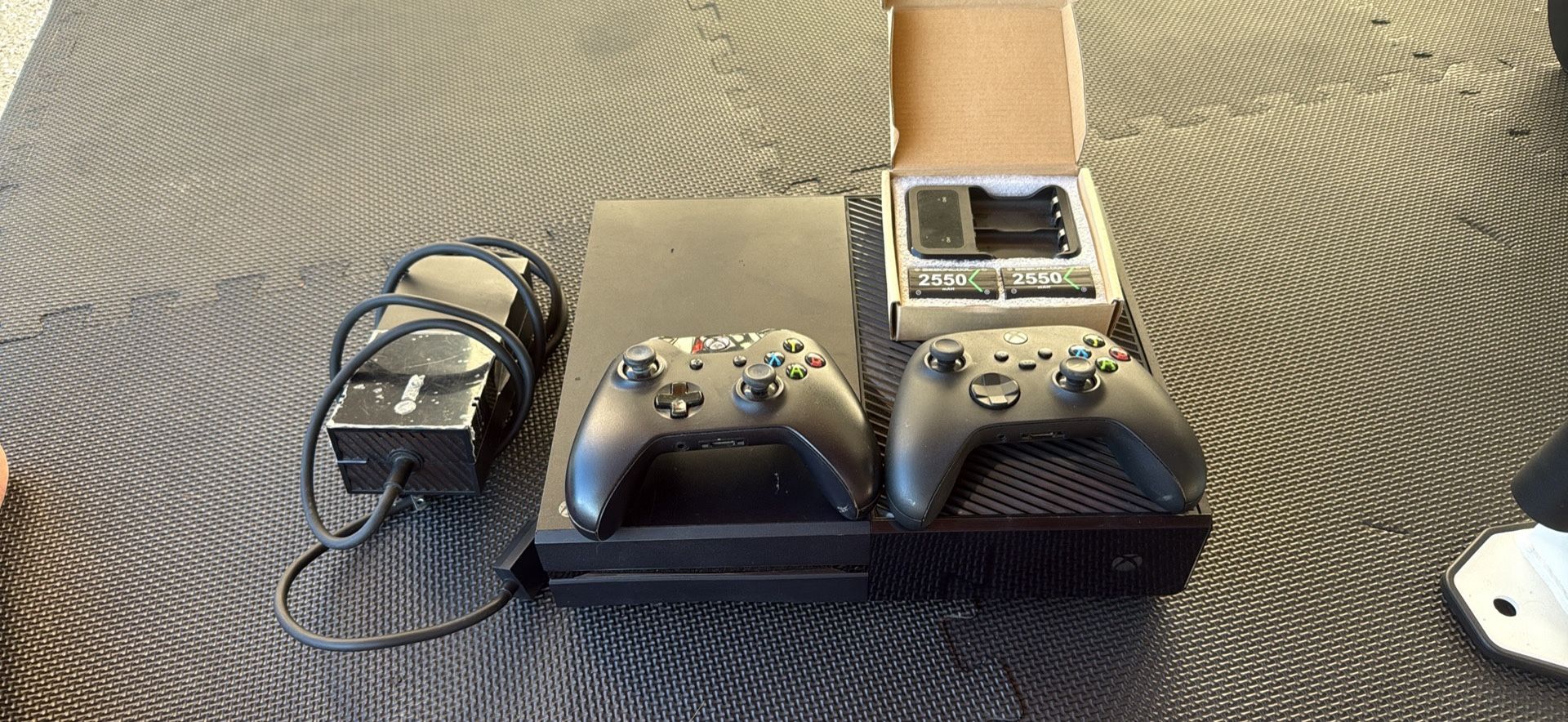 Xbox console, Controllers, Rechargeable Batteries