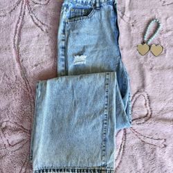 Light Wash Distressed High-Waisted Jeans - Trendy Vintage Style
