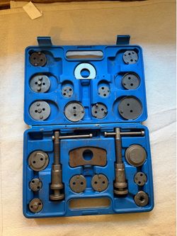 Brake pad and caliper service tool