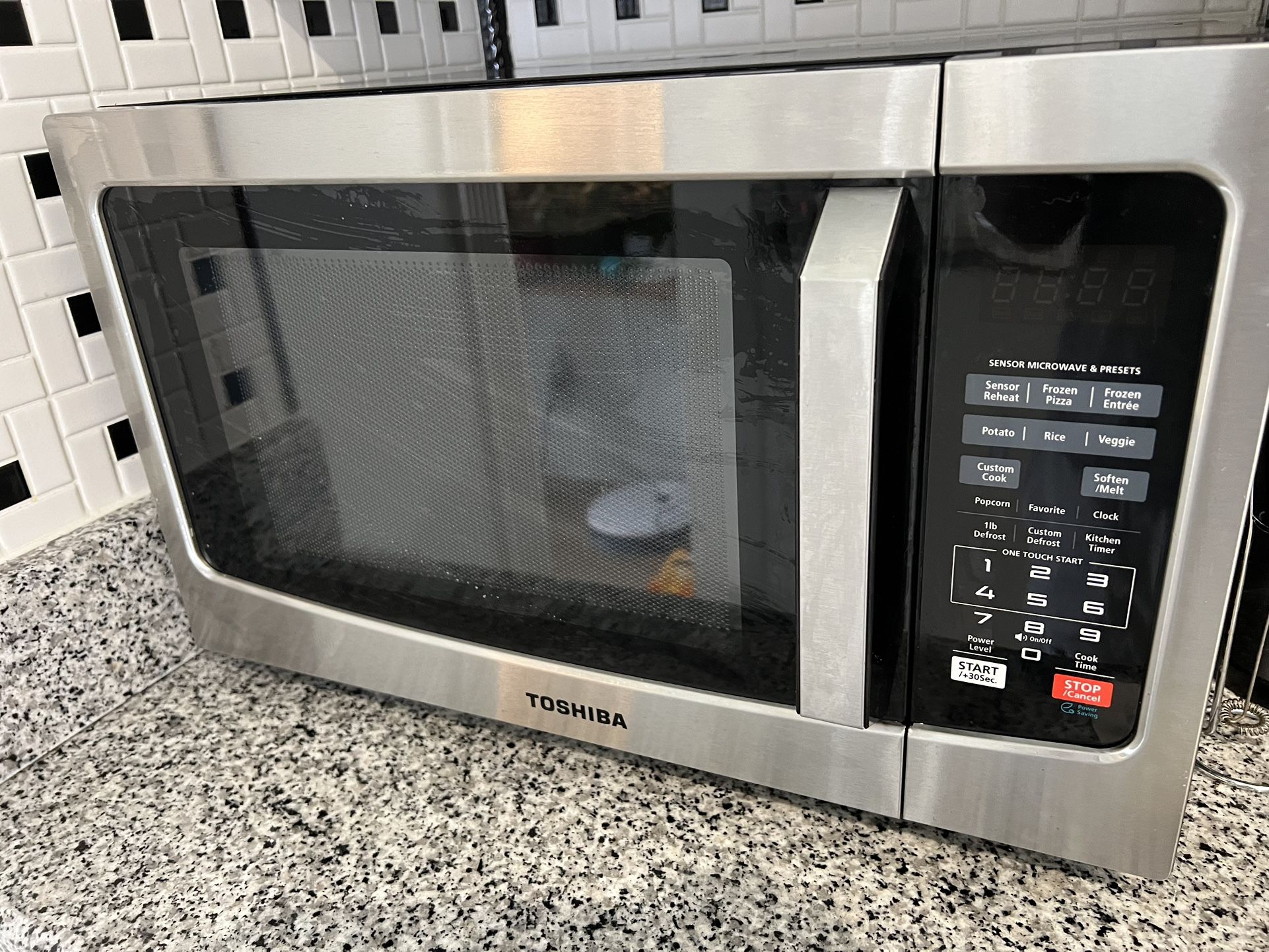 Toshiba Microwave Oven. Great Condition!