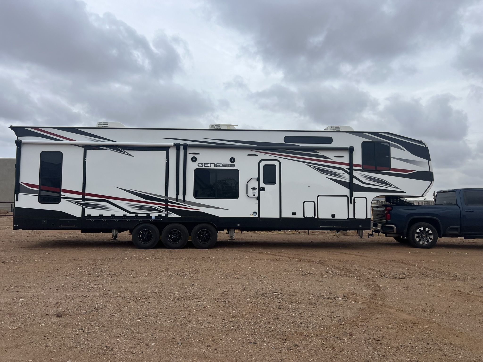 2022 Genesis Supreme 40 CRPXL 5th Wheel Toy Hauler
