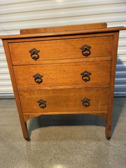 ***GOLDEN OAK SMALL 3 drawer VINTAGE DRESSER***