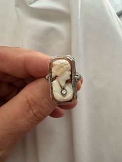 Antique cameo ring