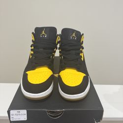 Jordan 1 Mid  “ New Love “