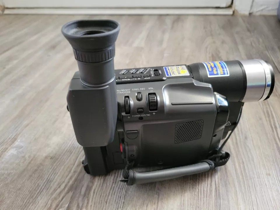 JVC Compact VHS Camcorder GR AXM23OU