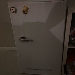 Frigidaire Retro Mini Fridge
