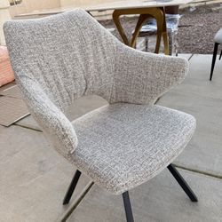 Modern Upholstered Accent Chair – New Condition