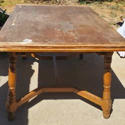 Dining Table W/2 Leaves
