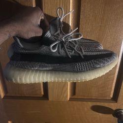 Yezzy Size 9.5 