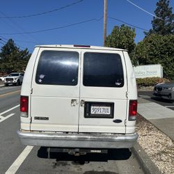 2000 E 250 Ford  cargo van runs, but needs work, making some kind of tapping noise but still drivable please serious buyers only $400