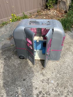 Toy camper