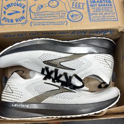 Men’s shoes Brooks size 8.5us