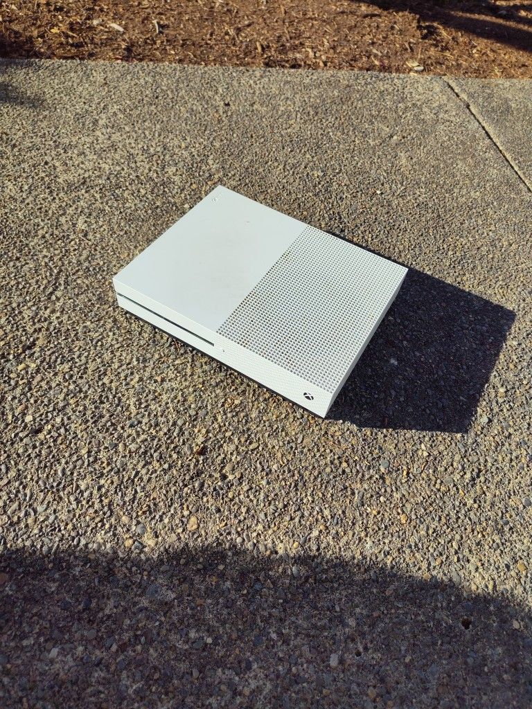 Xbox One S (Only for parts)