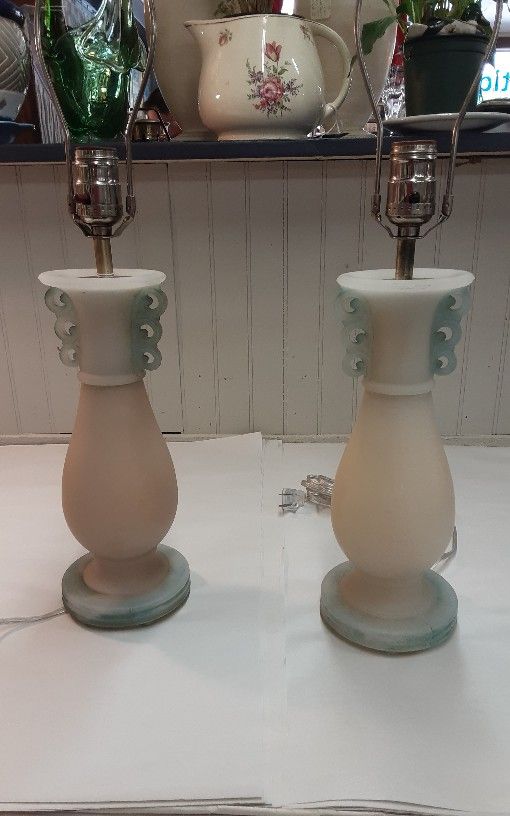 Etched Moonstone Aladdin Lamps- Located In Shelton