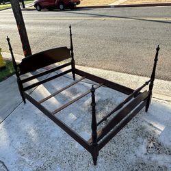 Vintage Four Post Wood Bed Frame (Full Size)