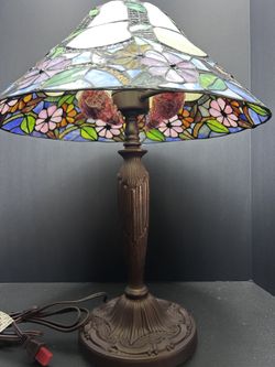 tiffany style lamp - metal base - see measurements   lamp has never been used and is packed in original foam - foam has marks / dirt from being stored