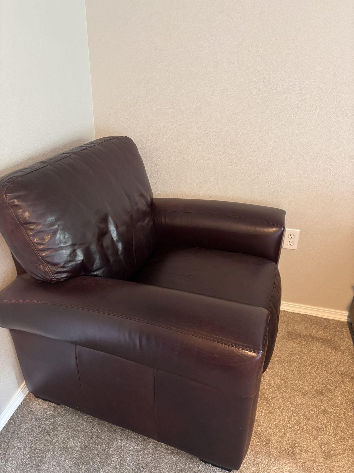 Rich Brown Leather Armchair – Excellent Condition