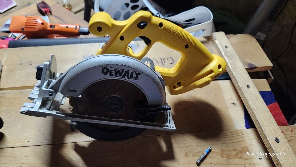 Dewalt Brushless Battery Powered Saw