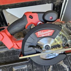Milwaukee Circular Saw 