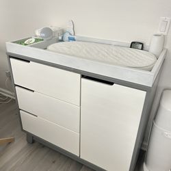 Dresser / Changing Table