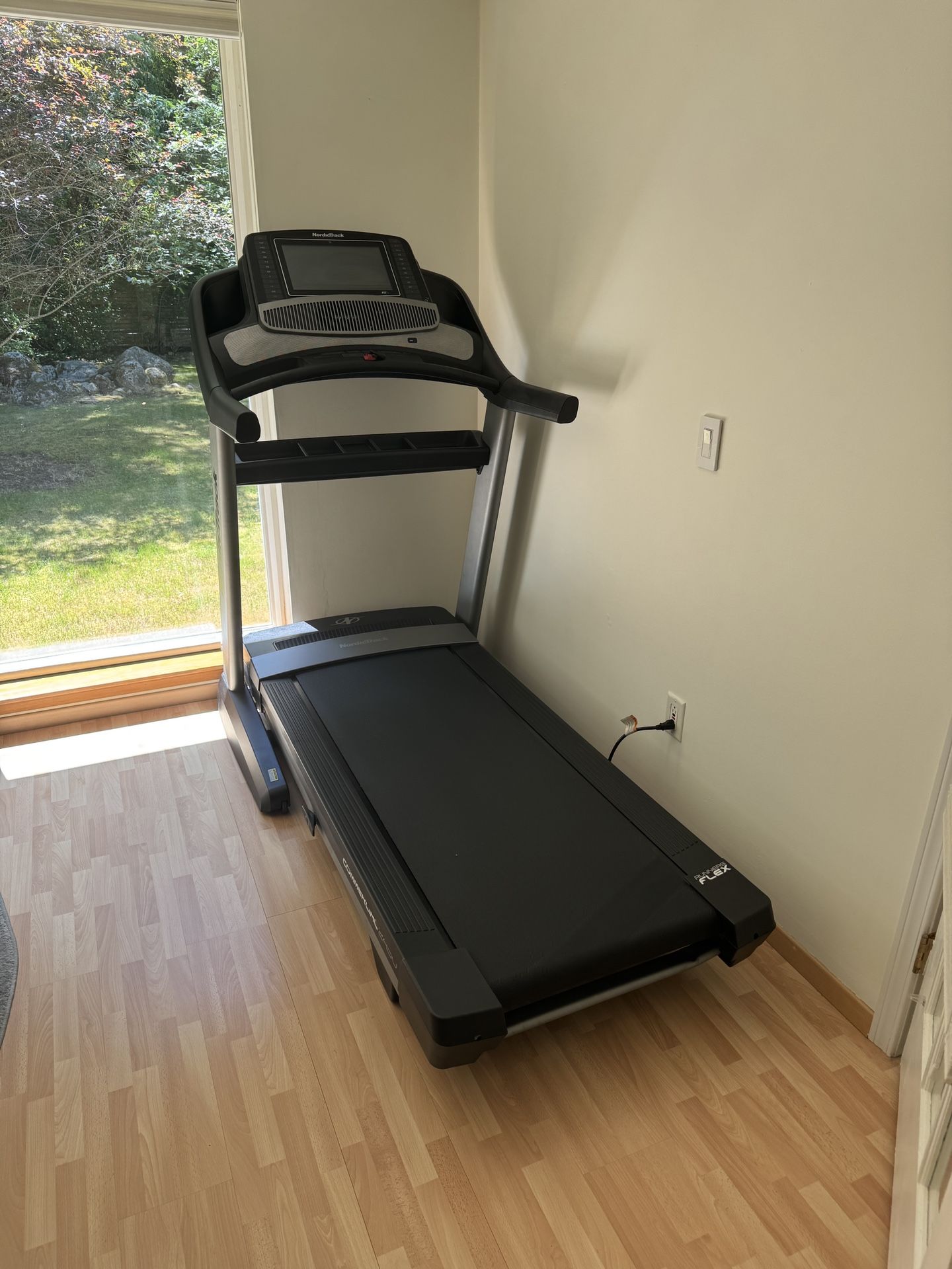NordicTrack commercial 2450 Treadmill