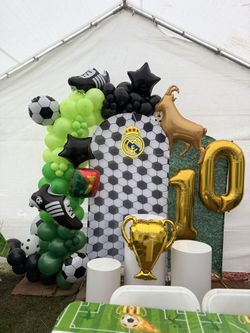 Soccer Party Set Up - Balloon Garland