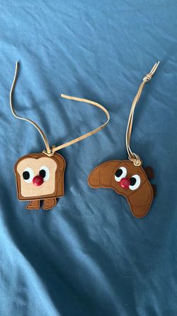 Toast and croissant keychains bundle.