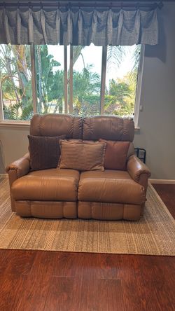 Leather Dual Reclining Loveseat – Great Condition