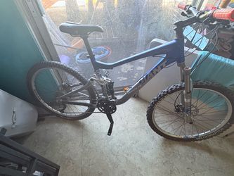 GIANT BIKE