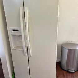 Refrigerator And Freezer Excellent Condition 