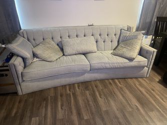 couch Bernhardt