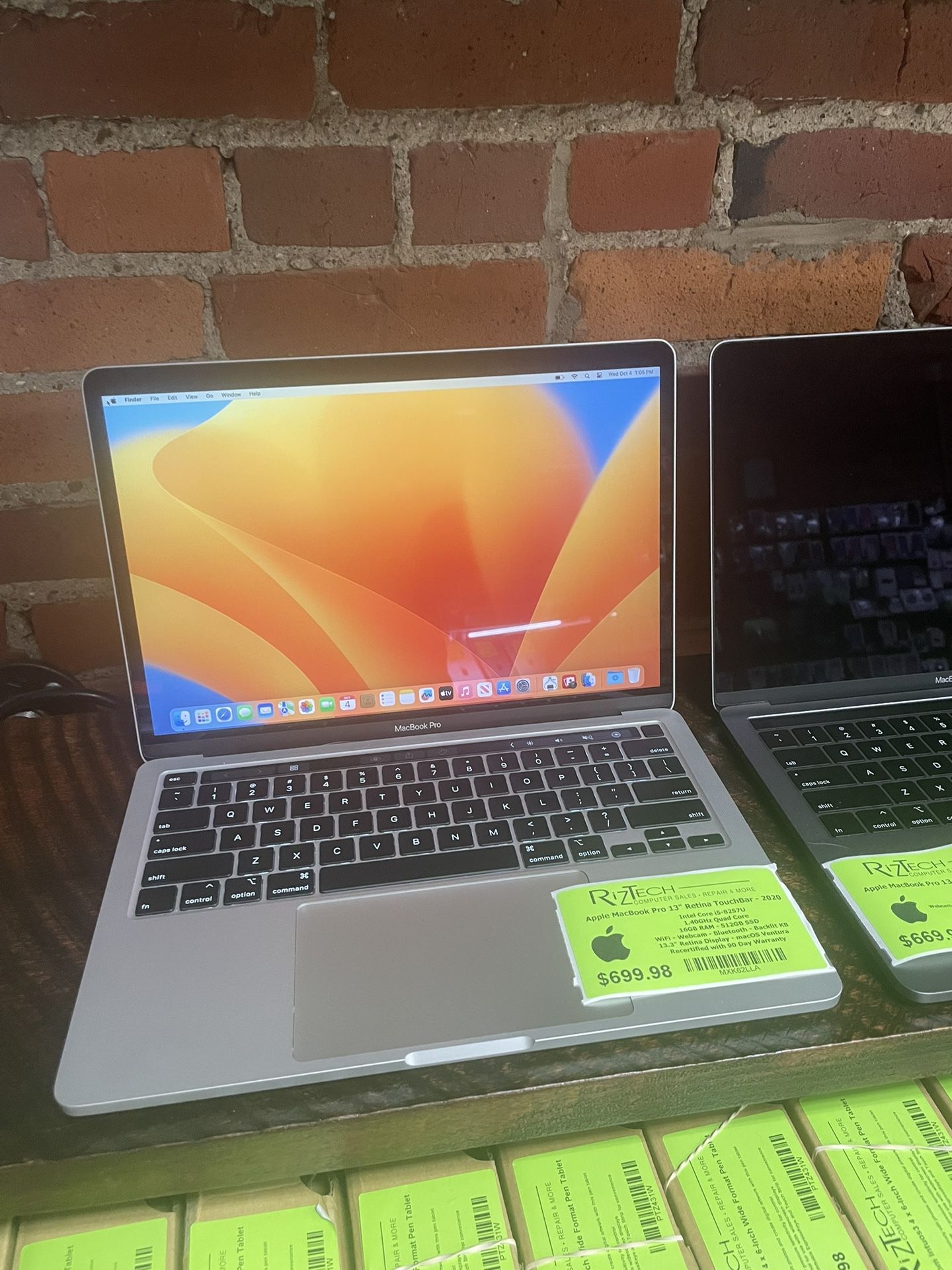 Apple MacBook Pro 13" Retina TouchBar 2020 Intel Core i5-8257U 1.40GHz Quad Core 16GB RAM 512GB SSD