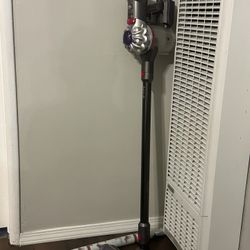 Dyson Vacuum V8 Animal 