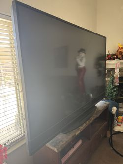 Mitsubishi 80 INCH TV —NOT SMART TV 