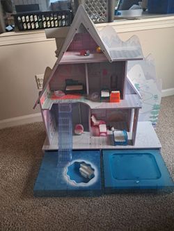 LOL Surprise! Winter Chill Chalet Dollhouse