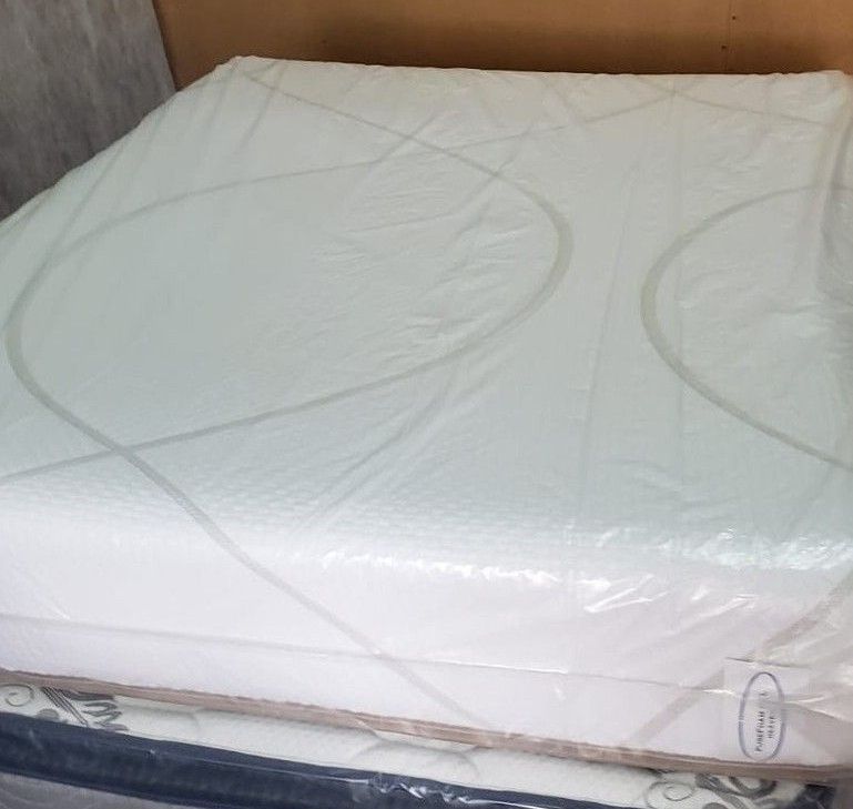 GREAT SALE QUEEN MEMORY FOAM MATTRESS