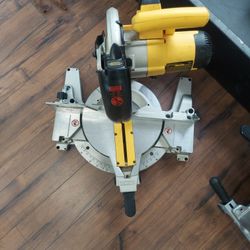 Dewalt 10" Compound Miter Saw