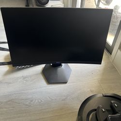 24” Curved Dell Monitor 