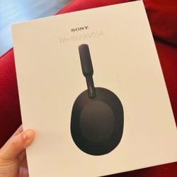 Brand New Sony WH-1000XM5 🎧 Bundle Discount Available