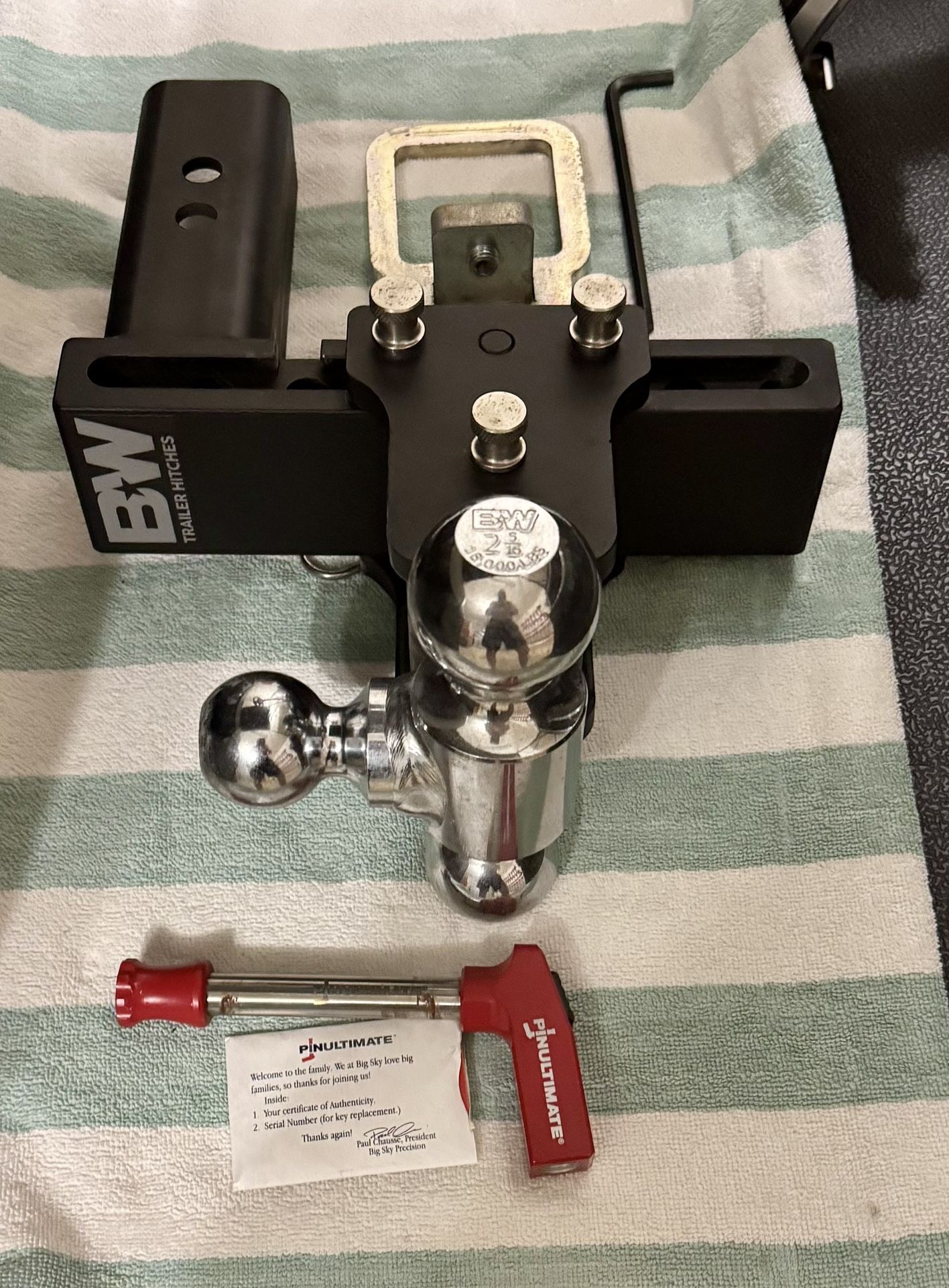 B And W Towing Hitch With Penultimate Lock system