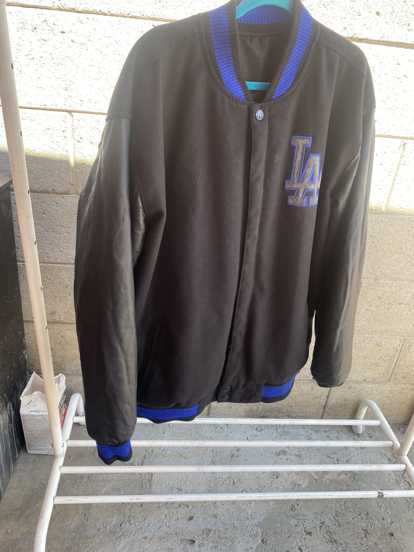 JH Design Dodgers Jacket Size Medium for Sale in Las Vegas, NV - OfferUp