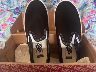 New in Box Black Slip On Vans, men’s 6, women’s 7.5