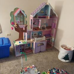 Girls Play Doll/ Barbie House/